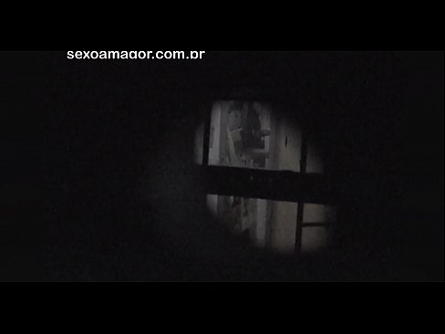 ❤️ Blondie estas sekrete filmita fare de najbara voyeur kaŝita malantaŭ kavaj brikoj ❤️ Bonega sekso ĉe eo.sexycamse.top ❌️